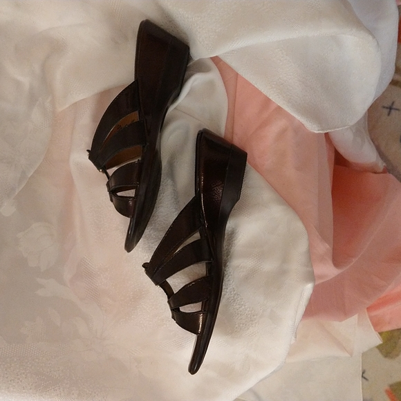 NIB Solos brown slip on sandals Sz 7.5 W - Picture 4 of 8